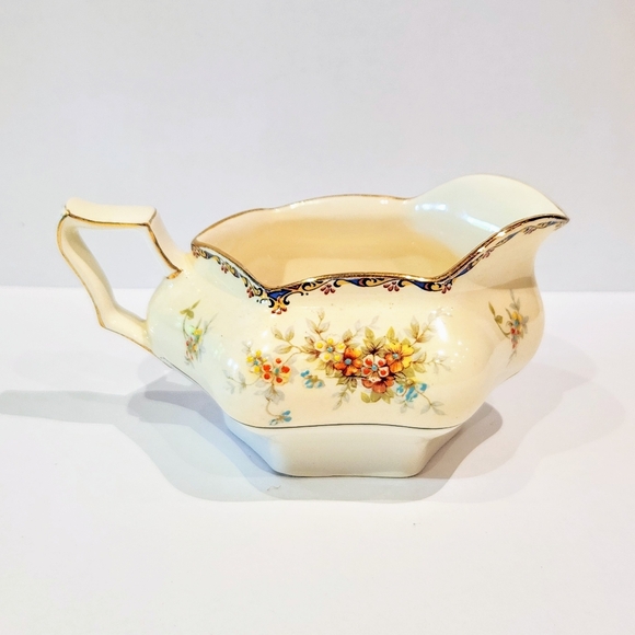 Antique Royal Winton creamer and sugar dish with lid. - Picture 11 of 11